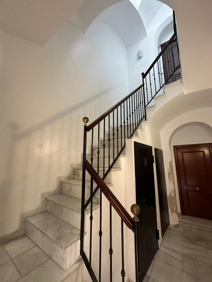 Apartamento Plaza Viuda Кадис Екстериор снимка